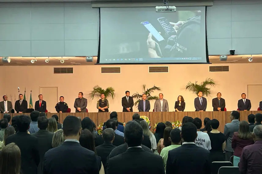 Polícia Civil do Piauí homenageia servidores com medalhas e troféus em Teresina