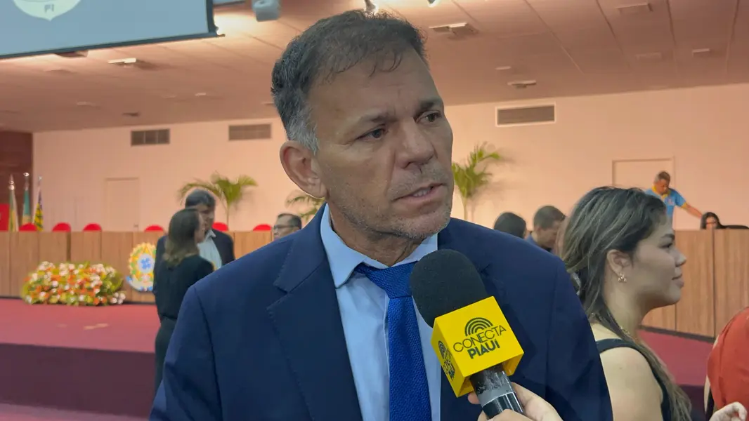 Polícia Civil do Piauí homenageia servidores com medalhas e troféus em Teresina