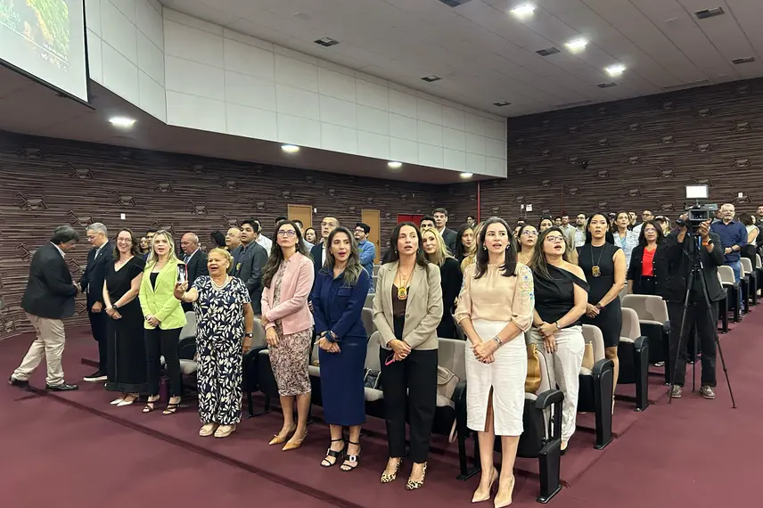 Polícia Civil do Piauí homenageia servidores com medalhas e troféus em Teresina