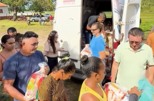 Prefeita Laura Rosa, de Buriti dos Lopes em ação social (Foto: Reprodução - Redes sociais)