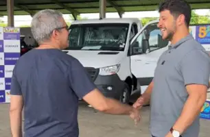 Prefeito de Hugo Napoleão recebe caminhão 0 km para reforço dos serviços públicos (Foto: Reprodução)