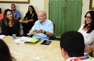 Prefeito Silvio Mendes em reunião com a coordenadora do Pacto pelas Crianças do Piauí, Isabel Fonteles e a conselheira do TCE, Rejane Dias (Foto: Foto: Jailson Soares/SEMCOM)
