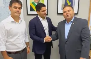 Presidente da Alepi, Severo Eulálio, Diretor da DER-PI, Leo Sobral, e prefeito Admaelton Bezerra (Foto: Reprodução - Redes sociais)