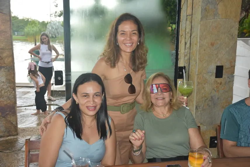 Robson de Oliveira e Cristiane Carvalho celebram aniversário em Demerval Lobão