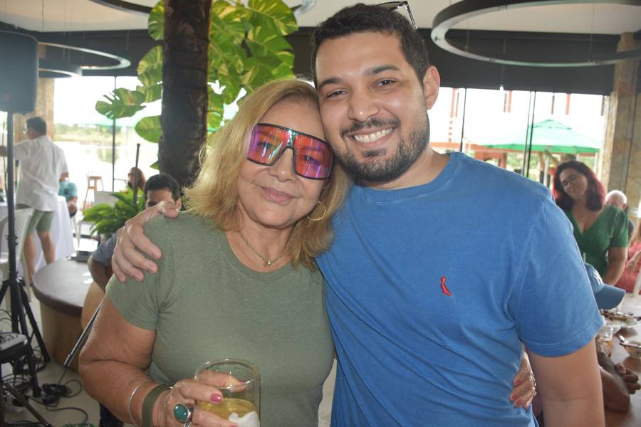 Robson de Oliveira e Cristiane Carvalho celebram aniversário em Demerval Lobão