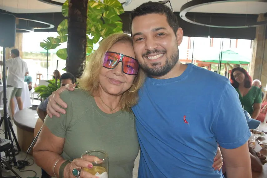 Robson de Oliveira e Cristiane Carvalho celebram aniversário em Demerval Lobão