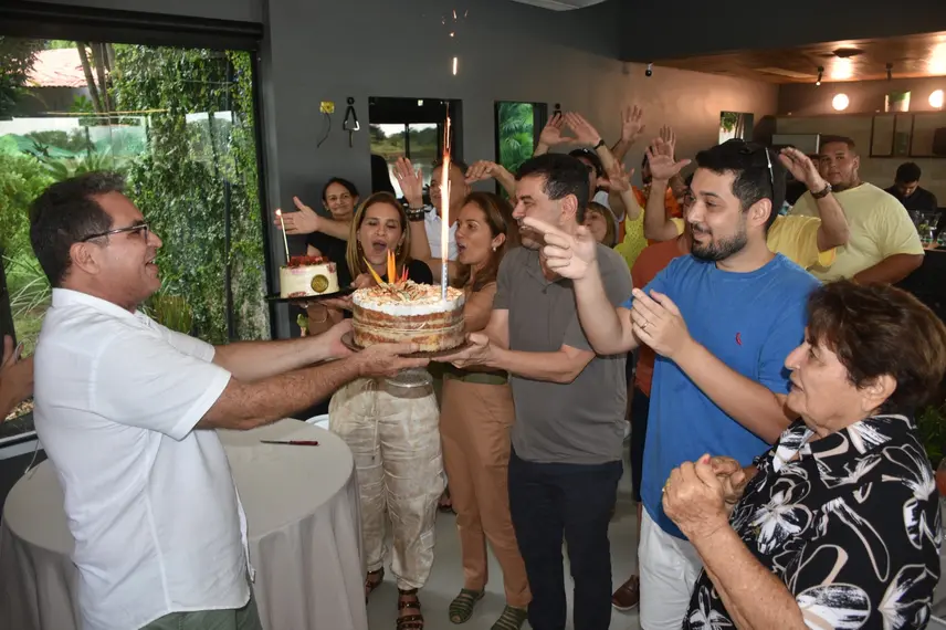 Robson de Oliveira e Cristiane Carvalho celebram aniversário em Demerval Lobão