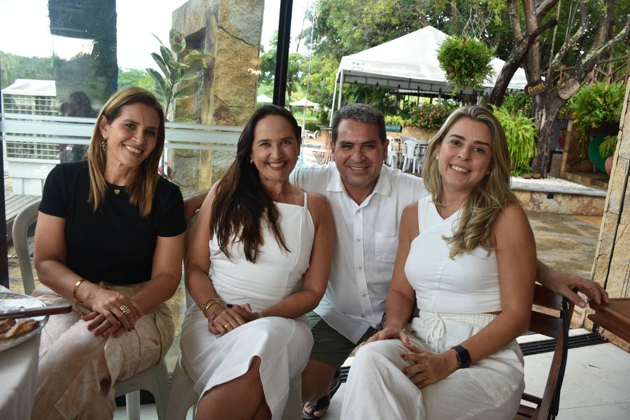 Robson de Oliveira e Cristiane Carvalho celebram aniversário em Demerval Lobão