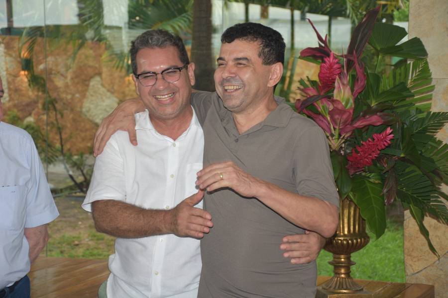 Robson de Oliveira e Cristiane Carvalho celebram aniversário em Demerval Lobão