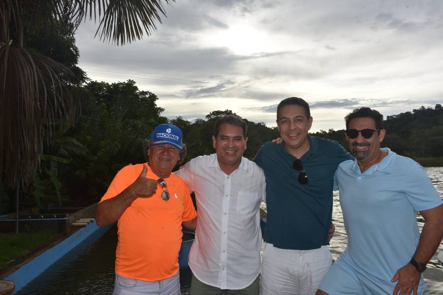 Robson de Oliveira e Cristiane Carvalho celebram aniversário em Demerval Lobão