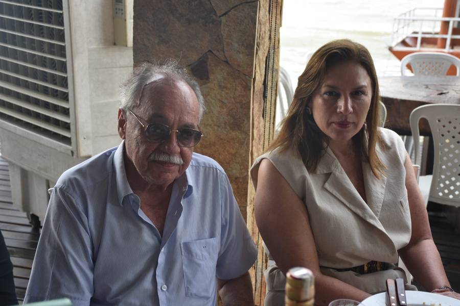 Robson de Oliveira e Cristiane Carvalho celebram aniversário em Demerval Lobão