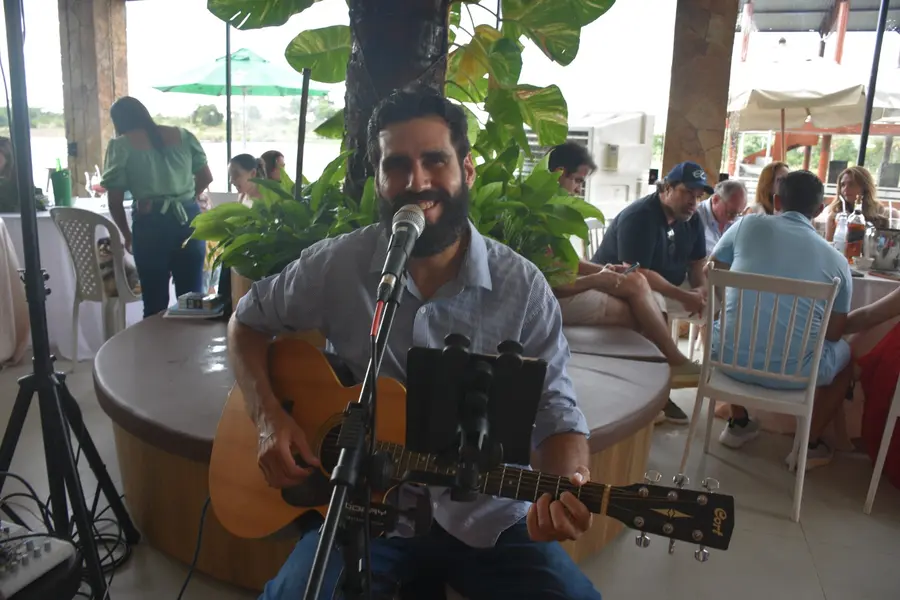 Robson de Oliveira e Cristiane Carvalho celebram aniversário em Demerval Lobão