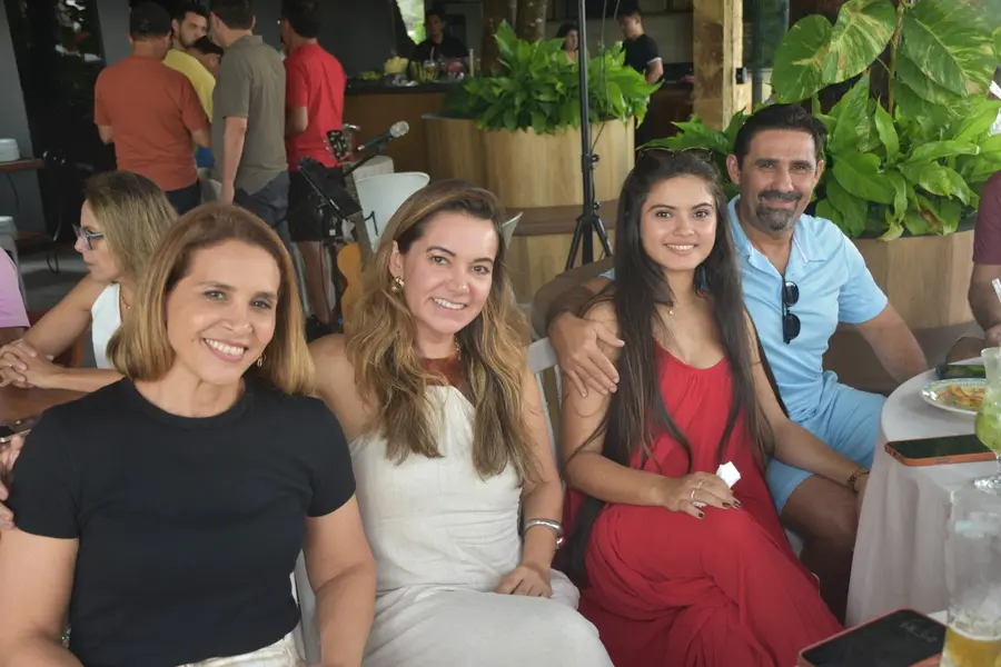 Robson de Oliveira e Cristiane Carvalho celebram aniversário em Demerval Lobão