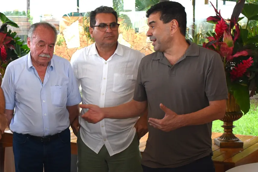 Robson de Oliveira e Cristiane Carvalho celebram aniversário em Demerval Lobão