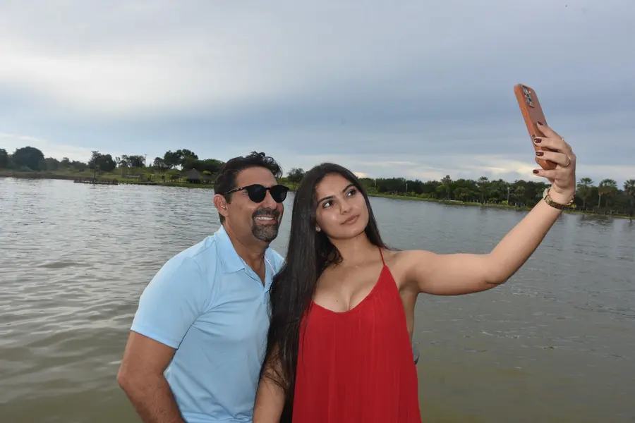 Robson de Oliveira e Cristiane Carvalho celebram aniversário em Demerval Lobão