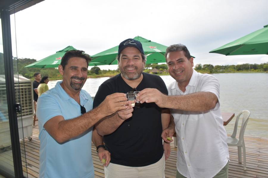 Robson de Oliveira e Cristiane Carvalho celebram aniversário em Demerval Lobão