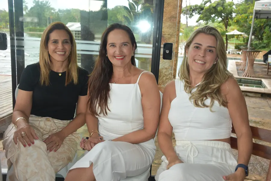 Robson de Oliveira e Cristiane Carvalho celebram aniversário em Demerval Lobão