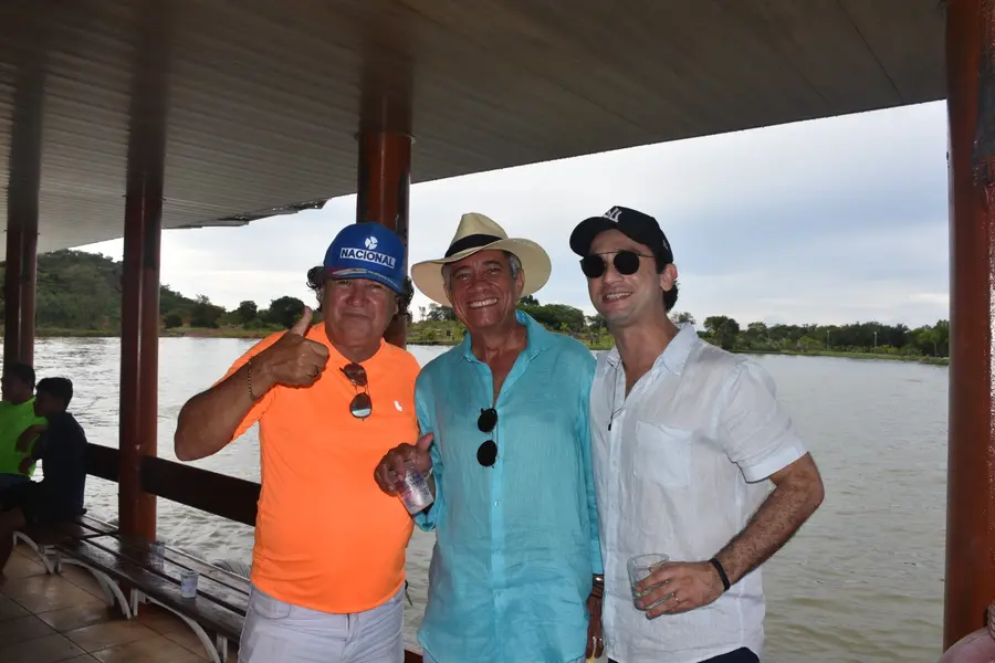 Robson de Oliveira e Cristiane Carvalho celebram aniversário em Demerval Lobão