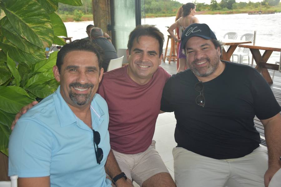 Robson de Oliveira e Cristiane Carvalho celebram aniversário em Demerval Lobão