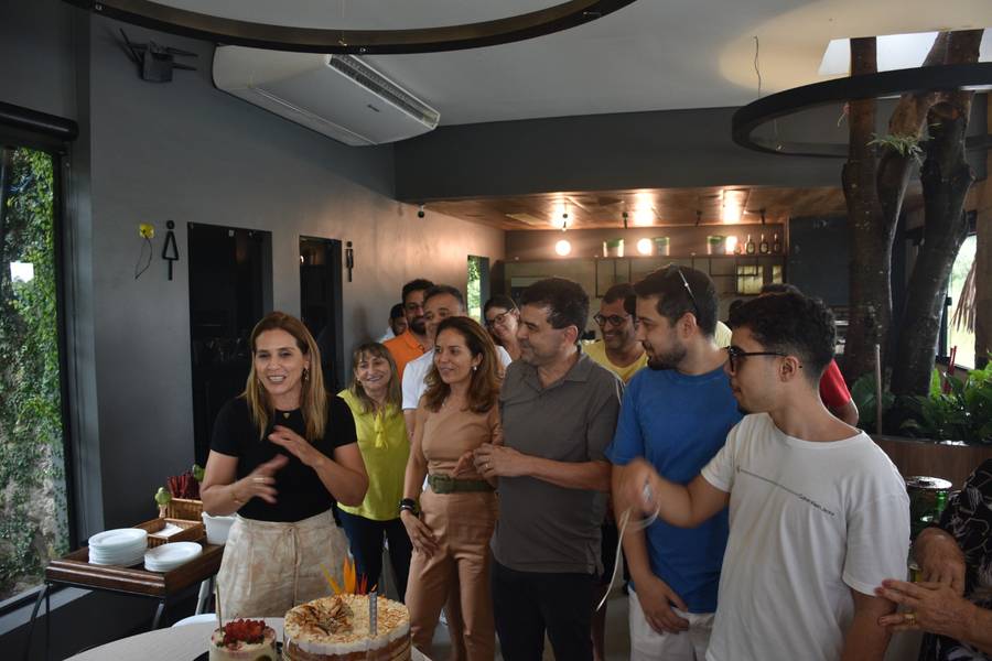 Robson de Oliveira e Cristiane Carvalho celebram aniversário em Demerval Lobão