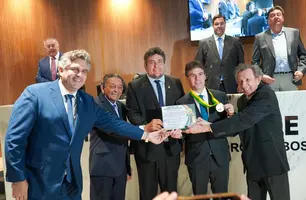 Severo Eulálio recebe Medalha do Mérito Coelho Rodrigues em Picos (Foto: Reprodução)