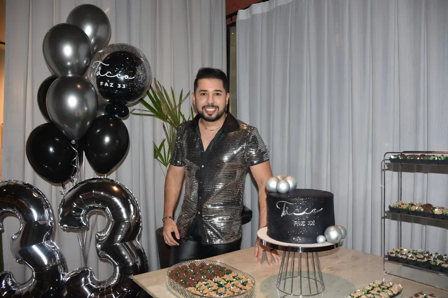 Tácio Baptista celebra aniversário em noite especial no Vito Fogo