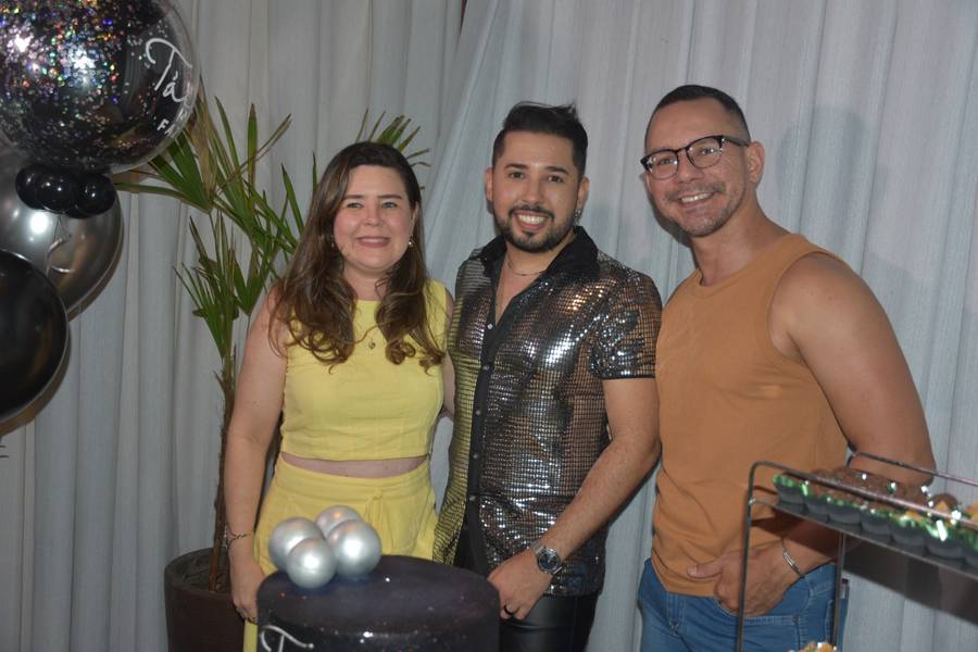 Tácio Baptista celebra aniversário em noite especial no Vito Fogo