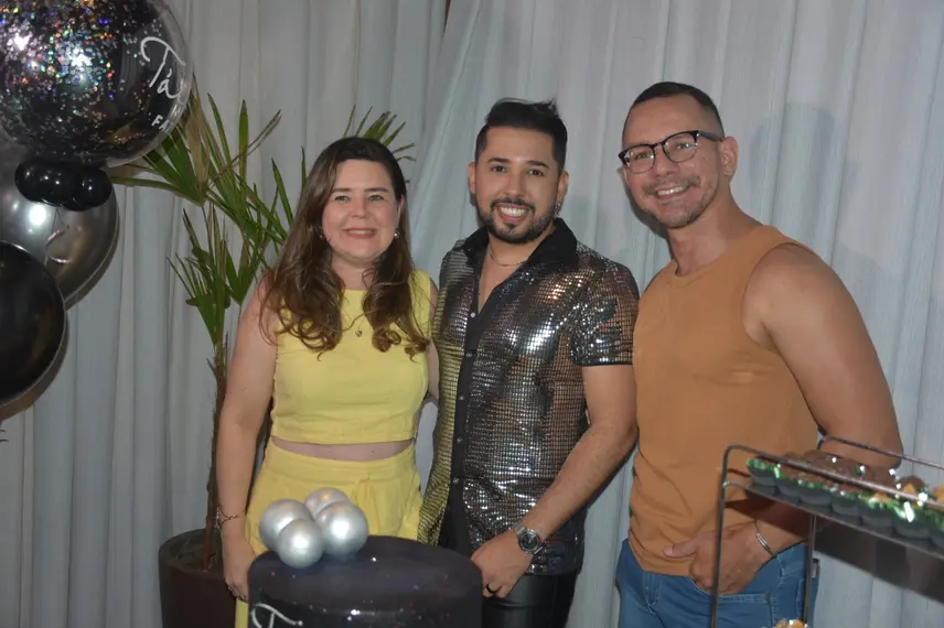 Tácio Baptista celebra aniversário em noite especial no Vito Fogo