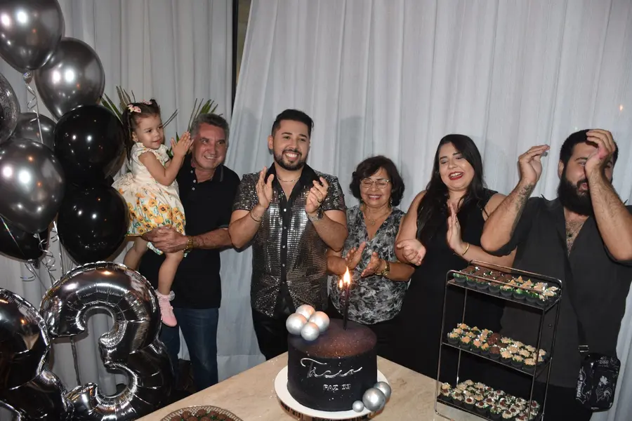Tácio Baptista celebra aniversário em noite especial no Vito Fogo