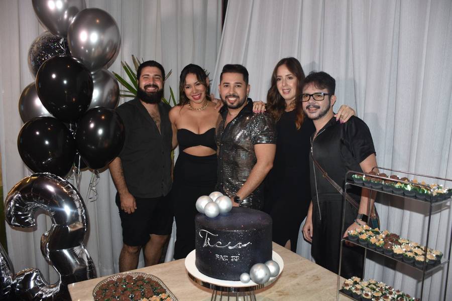 Tácio Baptista celebra aniversário em noite especial no Vito Fogo