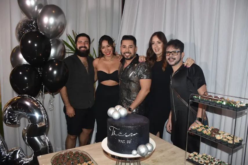 Tácio Baptista celebra aniversário em noite especial no Vito Fogo