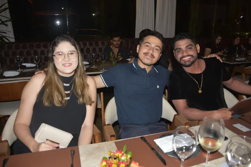 Tácio Baptista celebra aniversário em noite especial no Vito Fogo Tácio Baptista celebra aniversário em noite especial no Vito Fogo