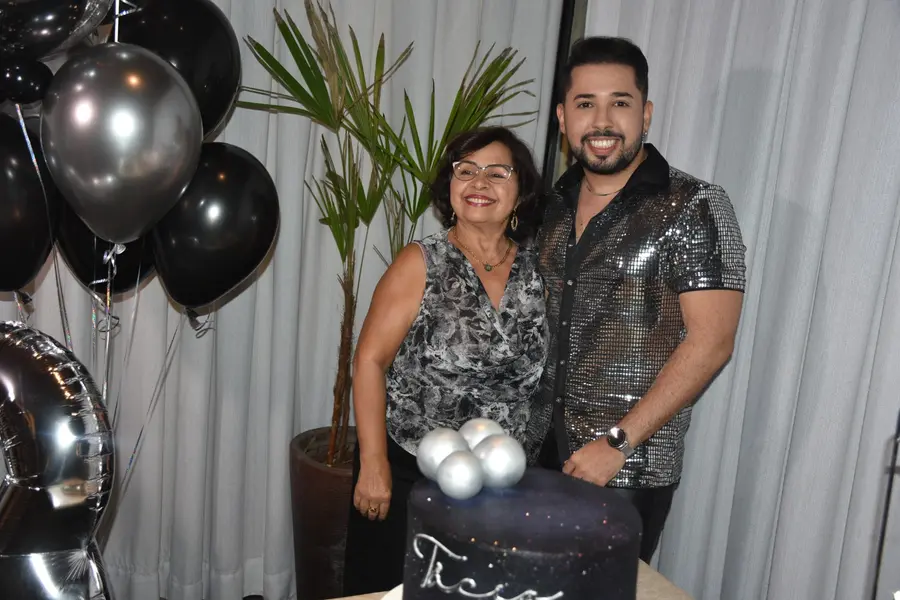 Tácio Baptista celebra aniversário em noite especial no Vito Fogo