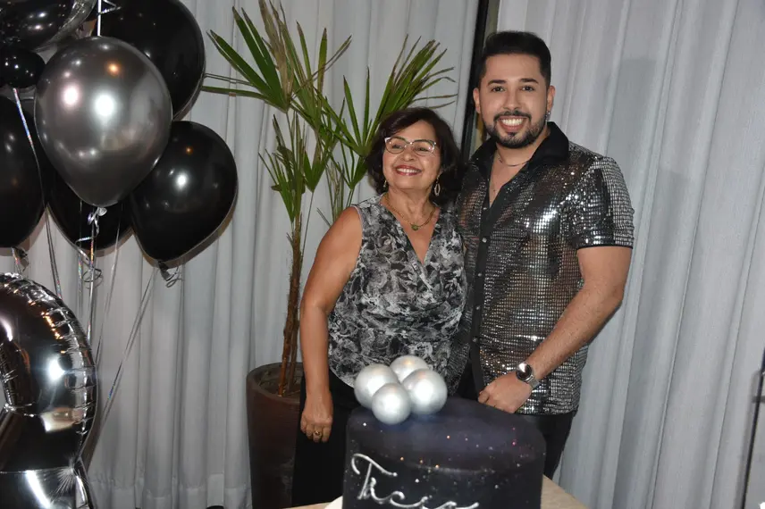 Tácio Baptista celebra aniversário em noite especial no Vito Fogo