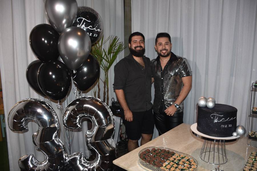 Tácio Baptista celebra aniversário em noite especial no Vito Fogo