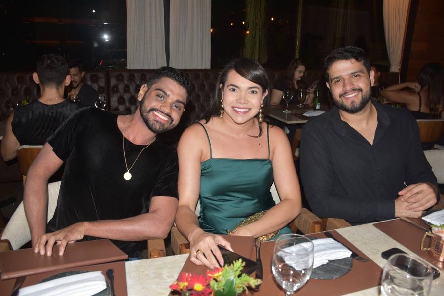 Tácio Baptista celebra aniversário em noite especial no Vito Fogo