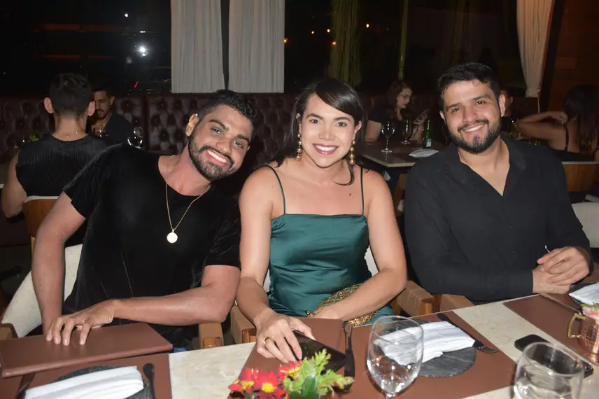 Tácio Baptista celebra aniversário em noite especial no Vito Fogo Tácio Baptista celebra aniversário em noite especial no Vito Fogo
