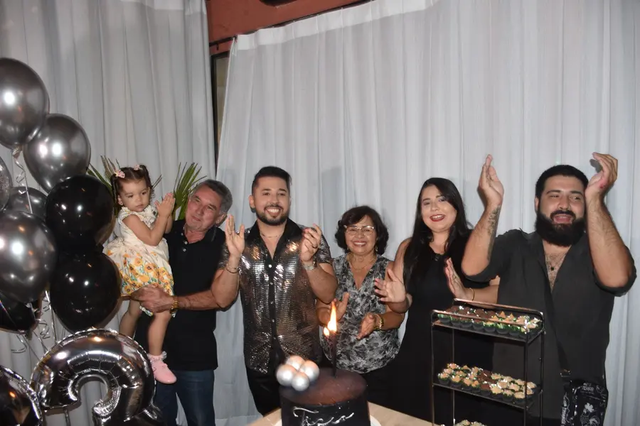Tácio Baptista celebra aniversário em noite especial no Vito Fogo
