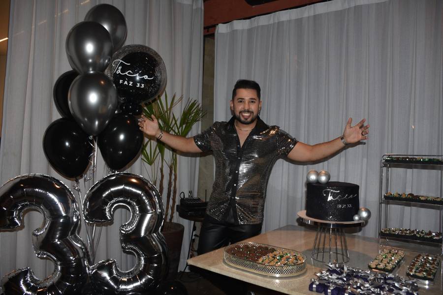Tácio Baptista celebra aniversário em noite especial no Vito Fogo