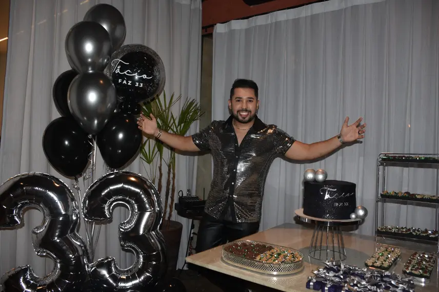 Tácio Baptista celebra aniversário em noite especial no Vito Fogo