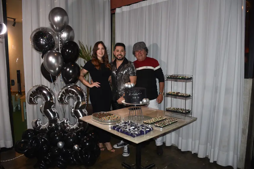 Tácio Baptista celebra aniversário em noite especial no Vito Fogo