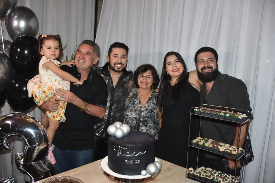 Tácio Baptista celebra aniversário em noite especial no Vito Fogo