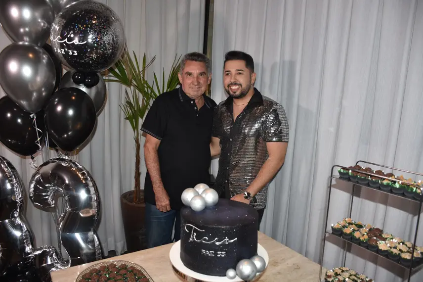 Tácio Baptista celebra aniversário em noite especial no Vito Fogo
