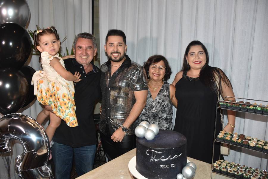 Tácio Baptista celebra aniversário em noite especial no Vito Fogo