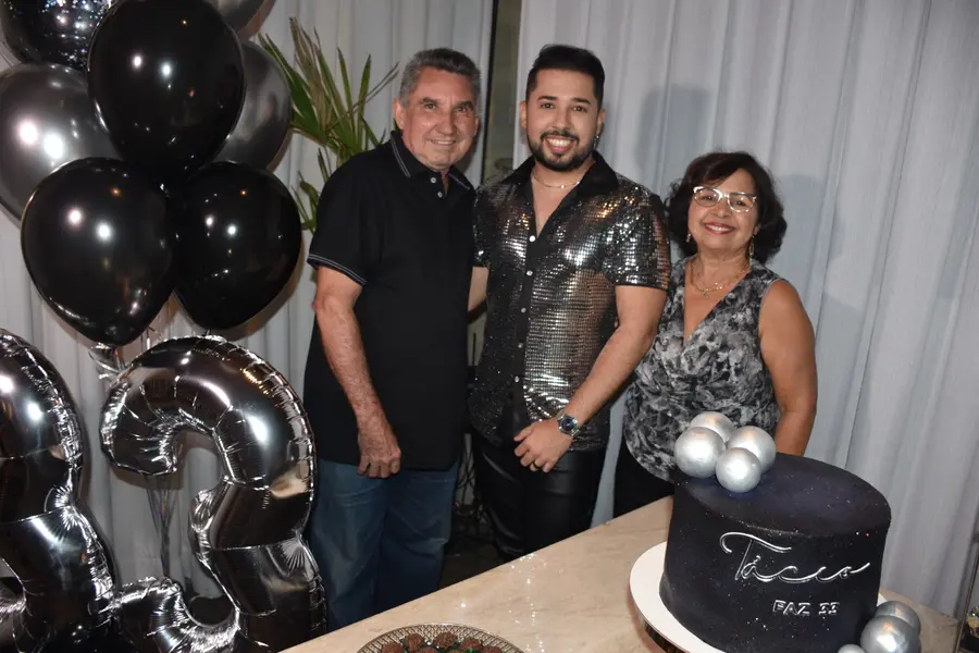 Tácio Baptista celebra aniversário em noite especial no Vito Fogo