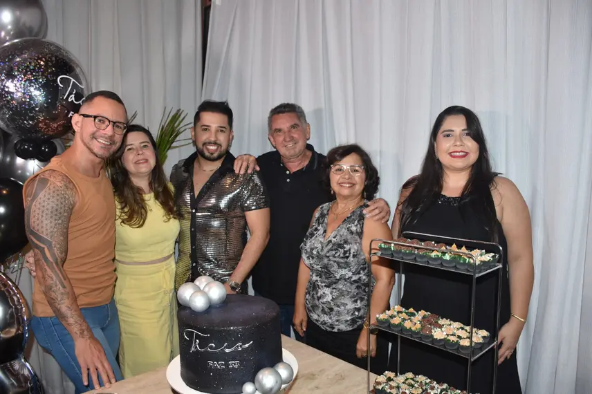 Tácio Baptista celebra aniversário em noite especial no Vito Fogo