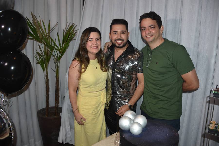 Tácio Baptista celebra aniversário em noite especial no Vito Fogo