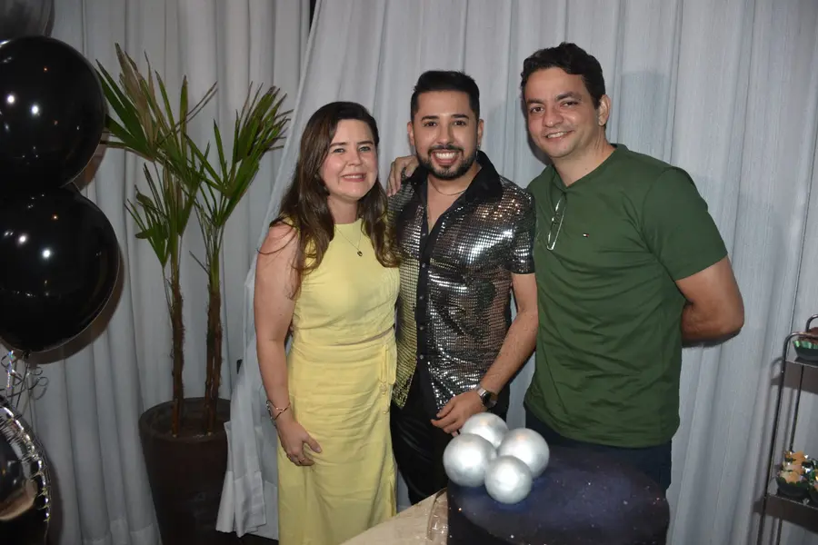 Tácio Baptista celebra aniversário em noite especial no Vito Fogo