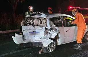 Timon : Carro colide em outro após motorista tentar estacionar para urinar (Foto: Reprodução)