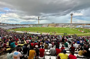 Torcida no estádio Albertão (Foto: Pedro Melo/Conecta Piauí)